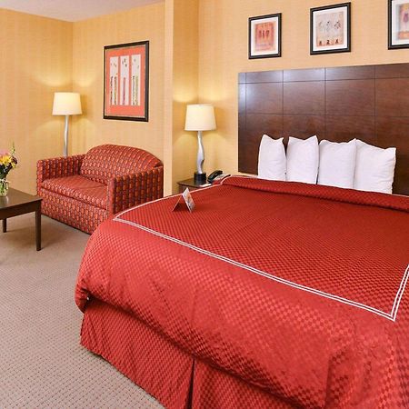 Quality Suites Stratford Bagian luar foto