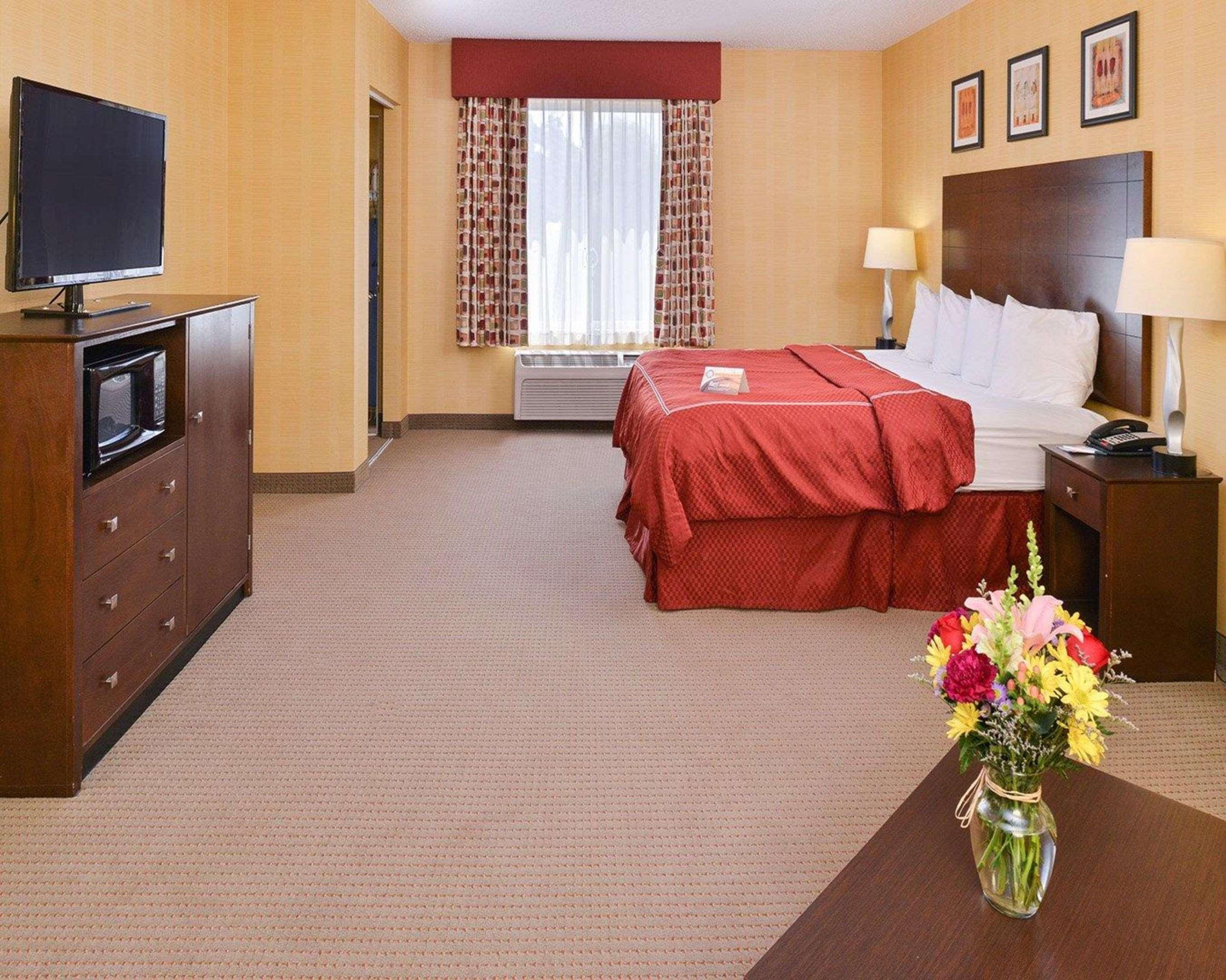 Quality Suites Stratford Bagian luar foto