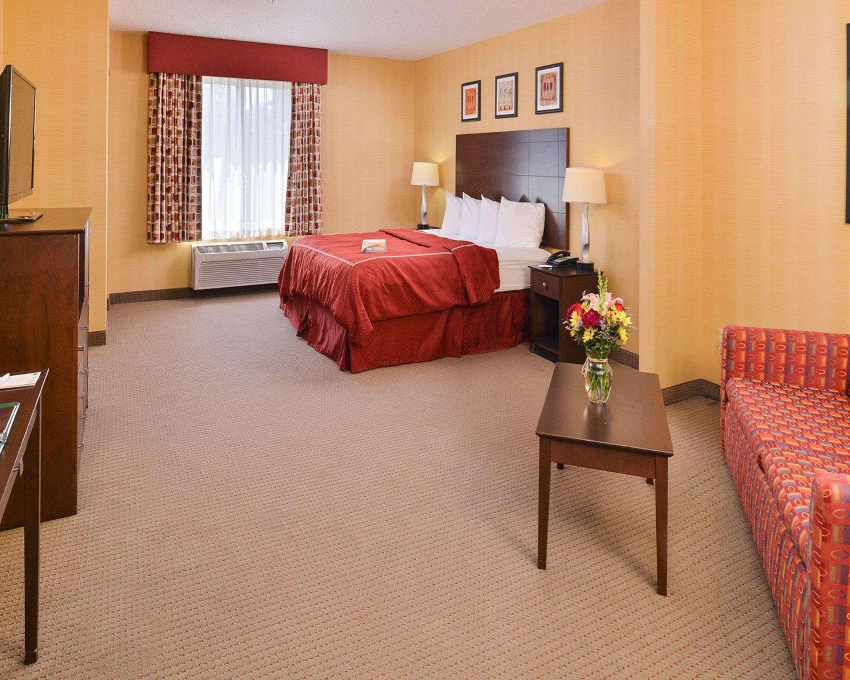 Quality Suites Stratford Bagian luar foto