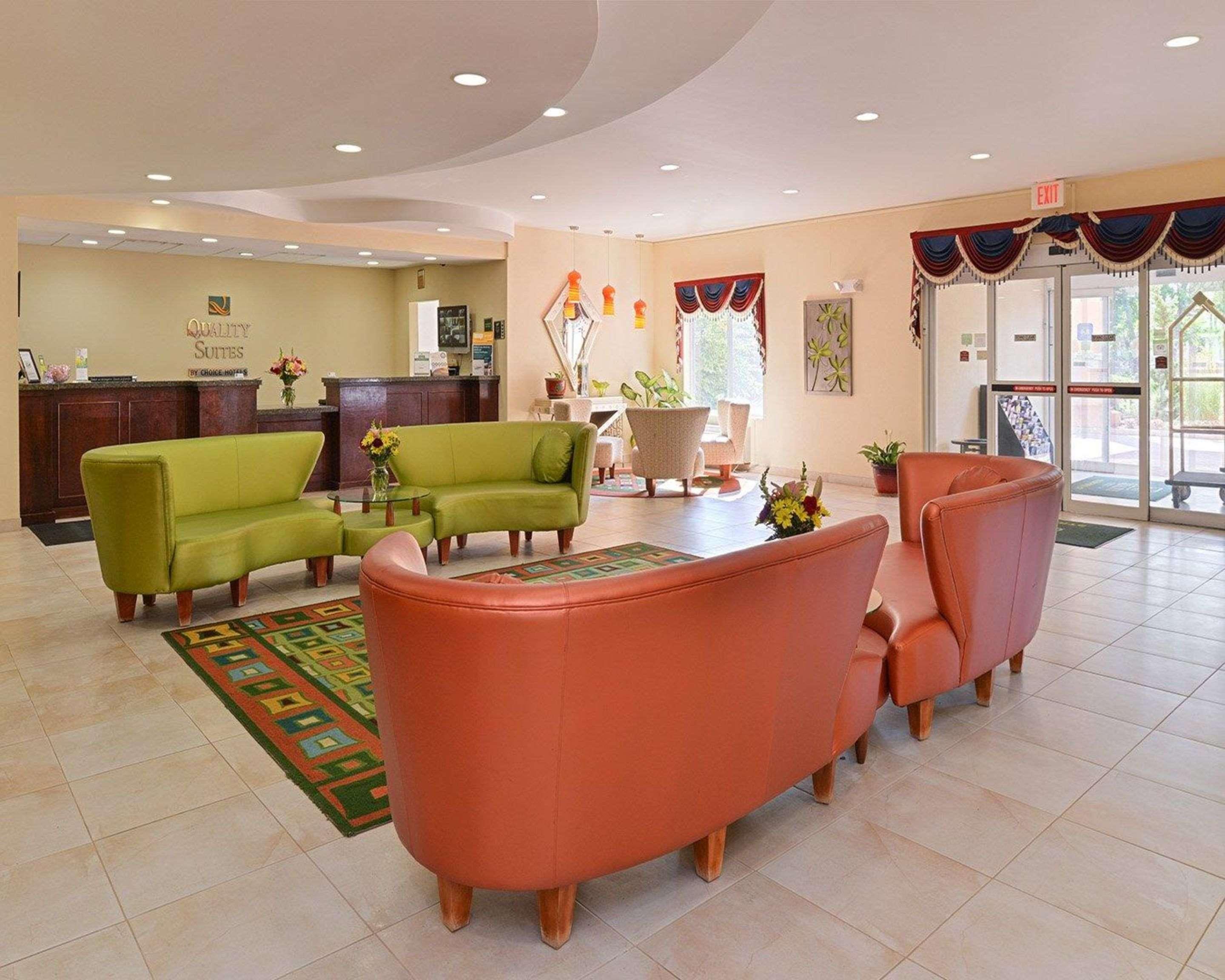 Quality Suites Stratford Bagian luar foto