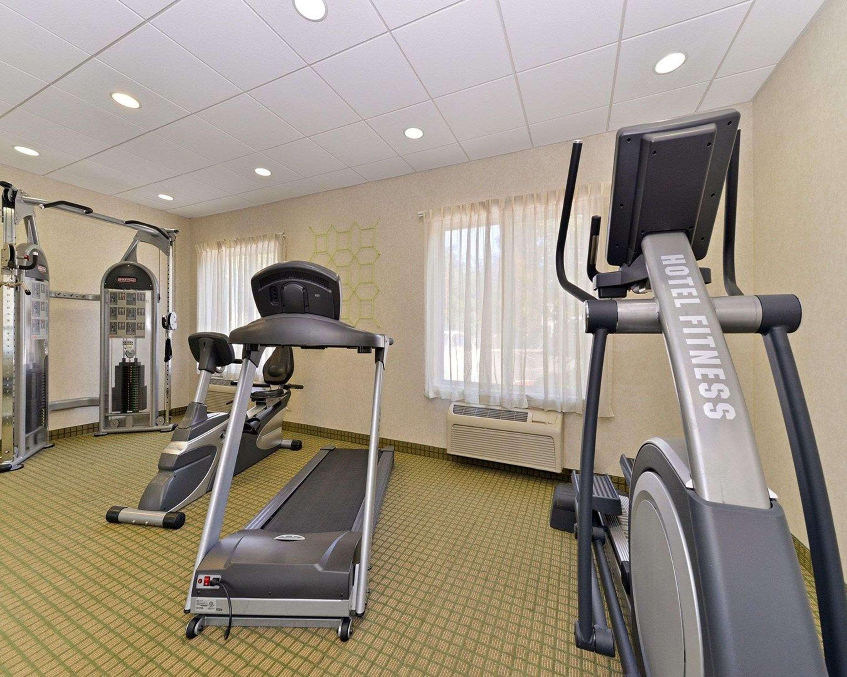 Quality Suites Stratford Bagian luar foto