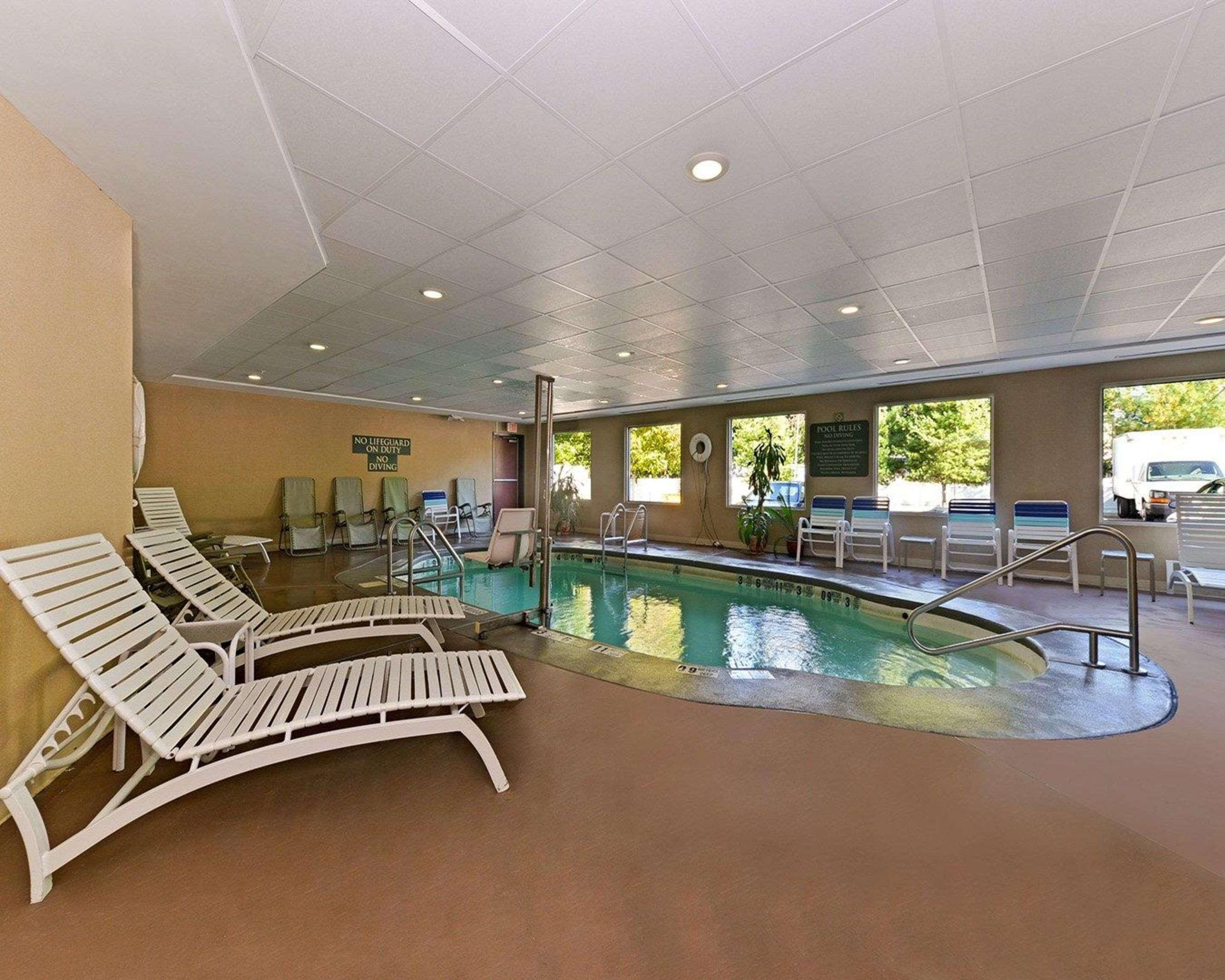 Quality Suites Stratford Bagian luar foto