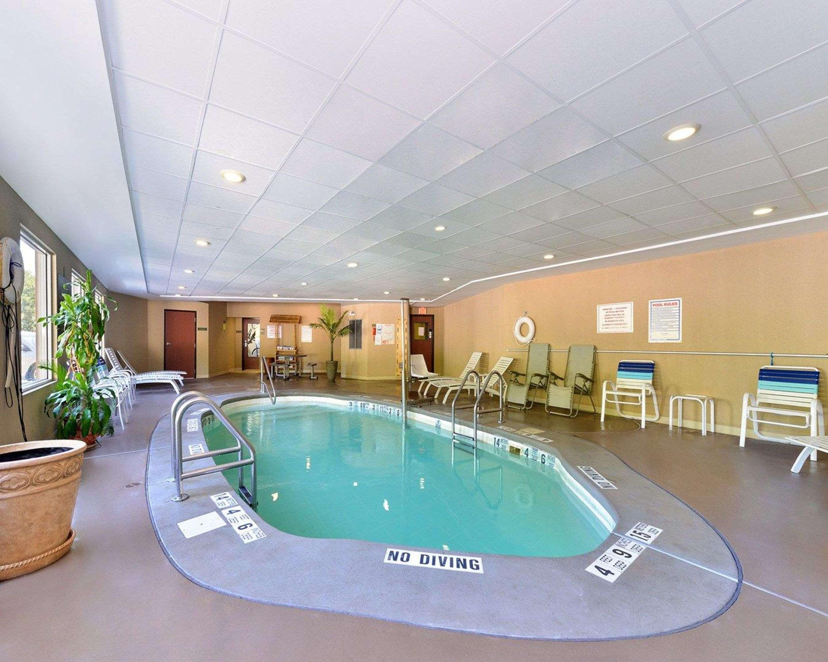 Quality Suites Stratford Bagian luar foto