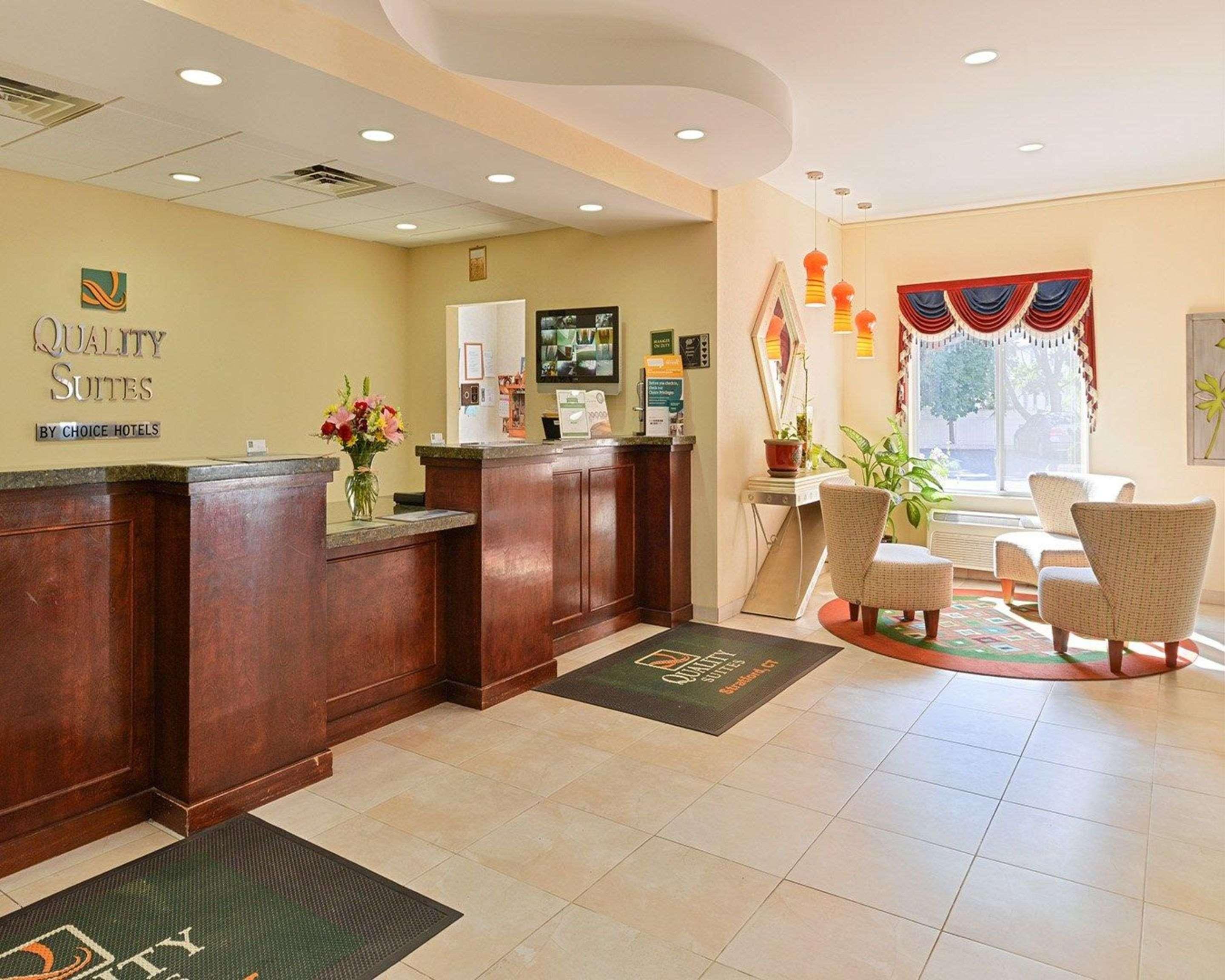 Quality Suites Stratford Bagian luar foto