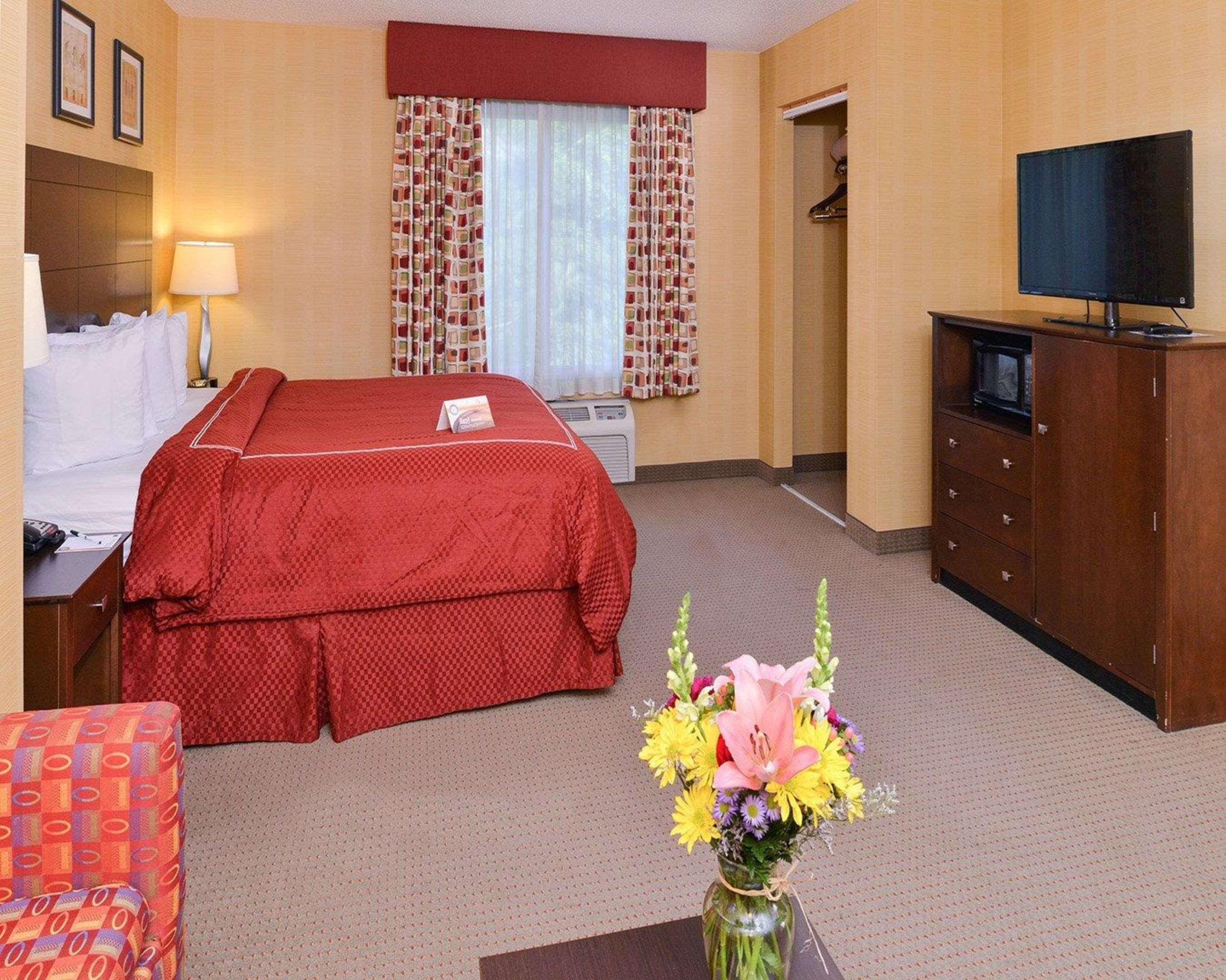 Quality Suites Stratford Bagian luar foto