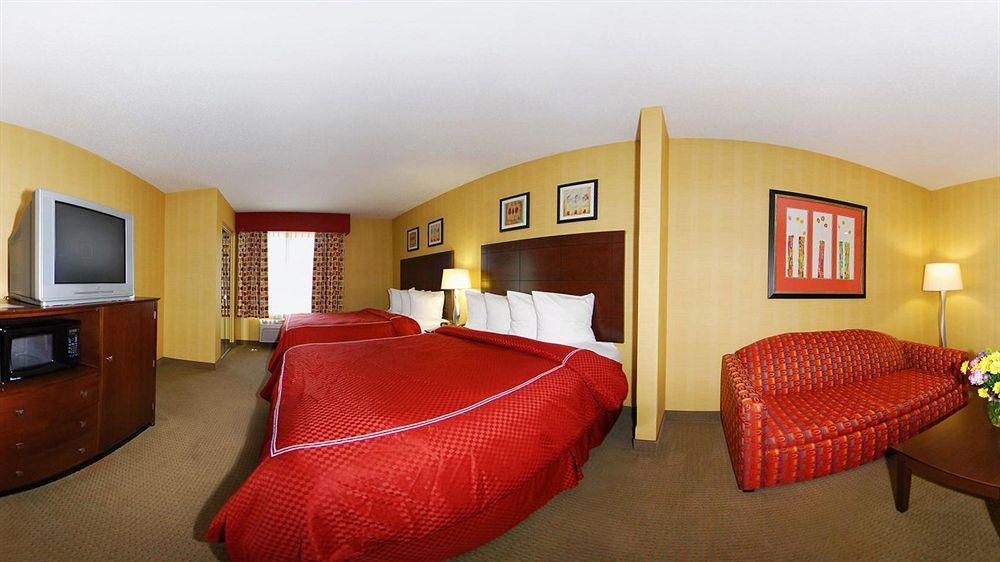 Quality Suites Stratford Bagian luar foto