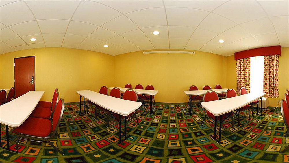Quality Suites Stratford Bagian luar foto