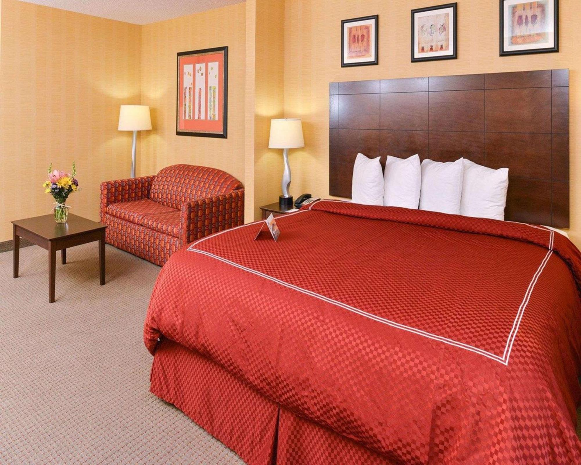 Quality Suites Stratford Bagian luar foto