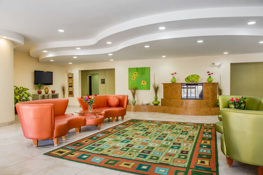 Quality Suites Stratford Bagian luar foto