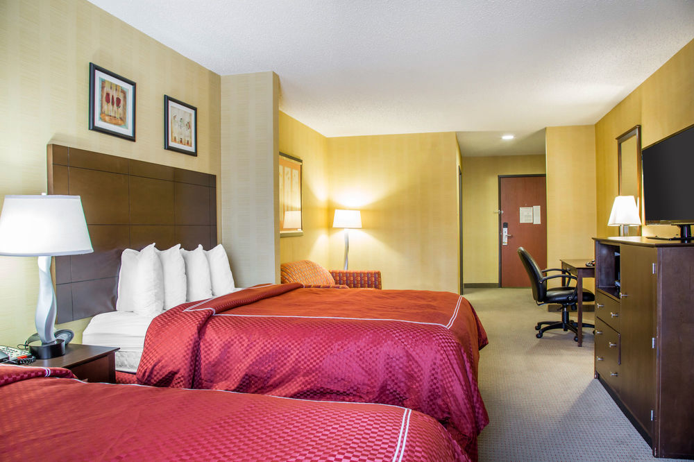 Quality Suites Stratford Bagian luar foto
