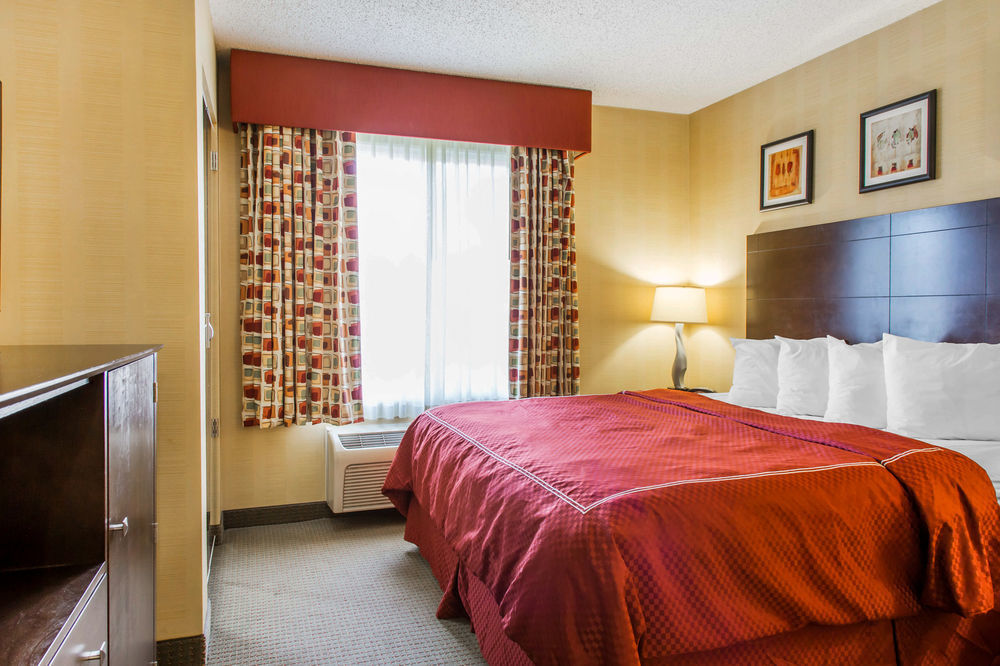 Quality Suites Stratford Bagian luar foto