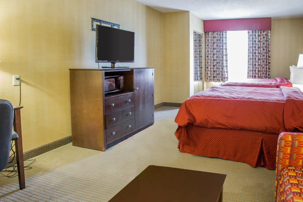 Quality Suites Stratford Bagian luar foto