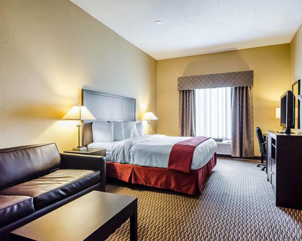 Quality Suites Stratford Bagian luar foto